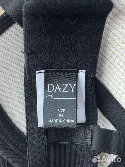 Чёрный бюстгальтер