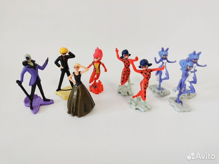 Киндер сюрприз игрушки Леди Баг и Супер Кот