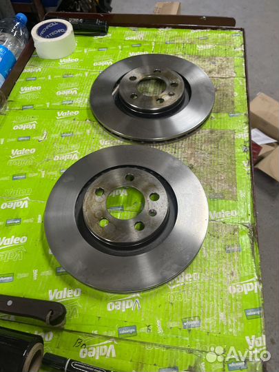 Диск тормозной Volkswagen Audi. DF2804