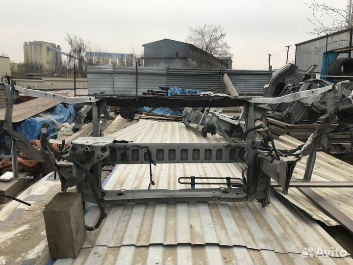 Рамка радиатора (телевизор) toyota ipsum ACM21