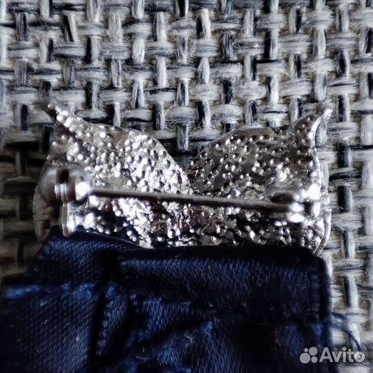 Брошь на рубашку