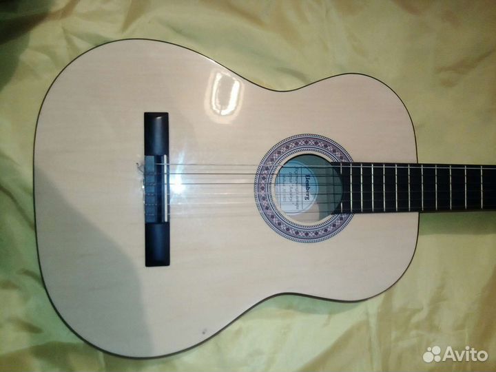 Акустическая гитара