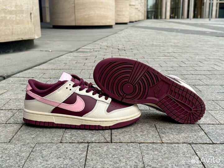 Nike Dunk Low Valentine Day