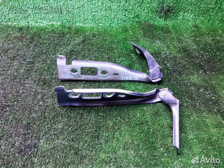 Петля капота Ford Fusion (2002-2012)