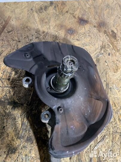 Кулак поворотный передний левый Mercedes-Benz