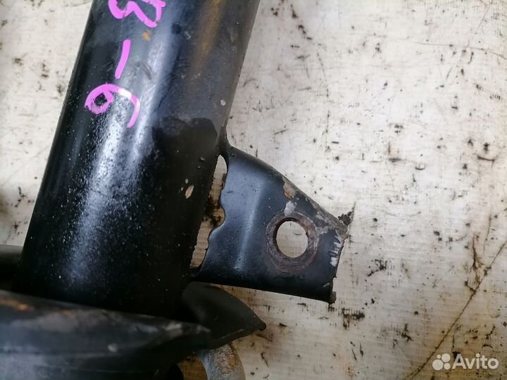 Стойка подвески передняя Volkswagen Passat b6 3C5