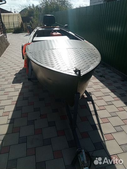 Лодка с мотором