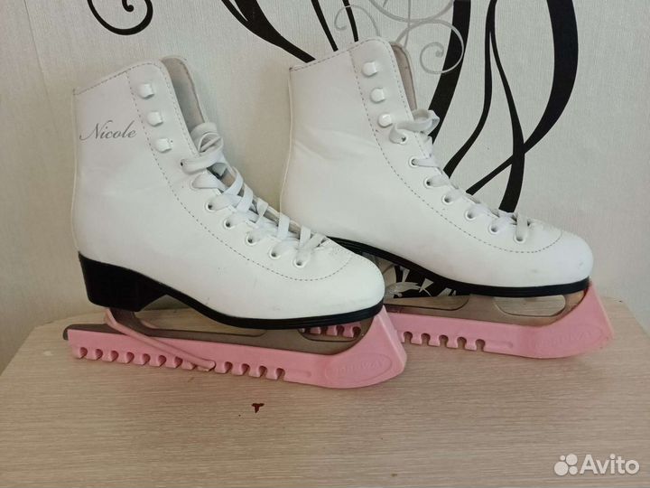 Коньки фигурные фирма Nikole