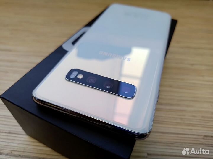 Samsung Galaxy S10, 8/128 ГБ