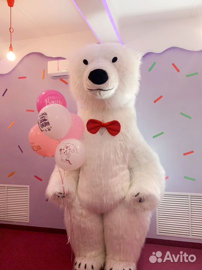 Большой белый мишка
