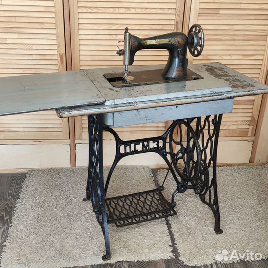 Швейная машинка на станине Подольск СССР винтаж