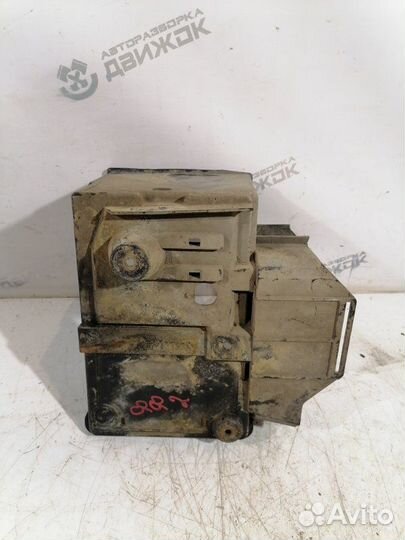 Площадка под аккумулятор Ford Focus 2