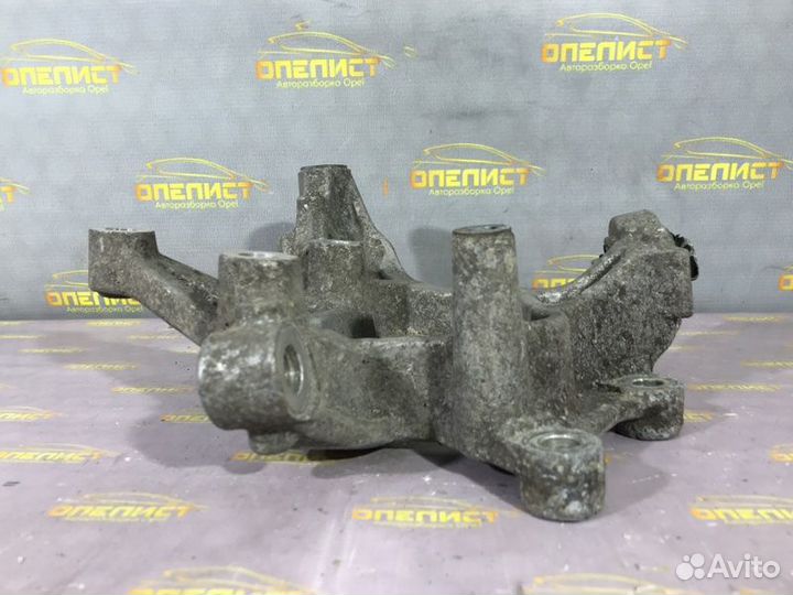 Кулак поворотный задний левый Opel Vectra C