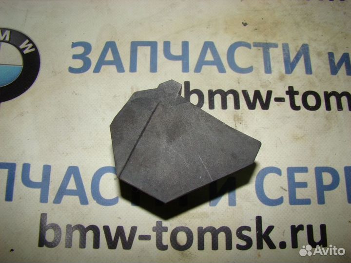 Кронштейн нижний крепления радиатора BMW 525i E60