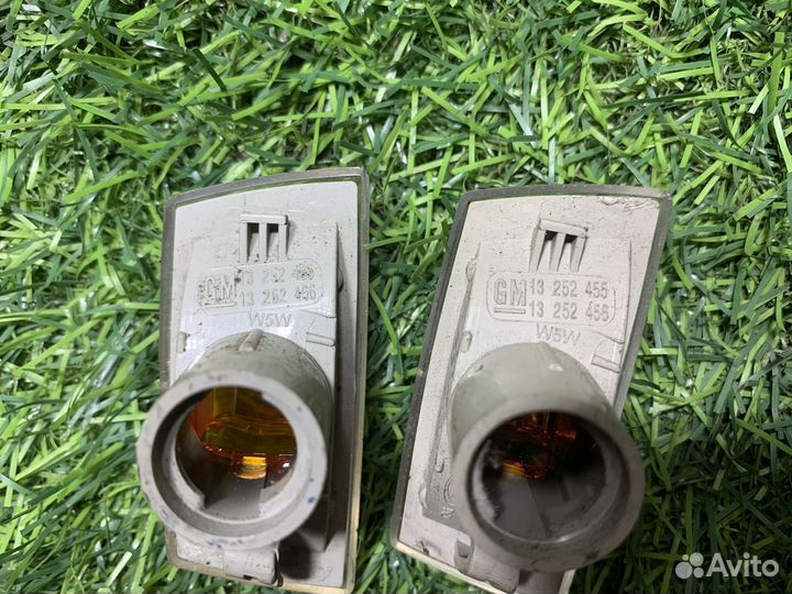 Повторитель поворота в крыло Opel Astra J