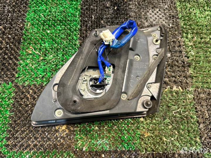 Фонарь в крышку багажника левый Lexus Ls460