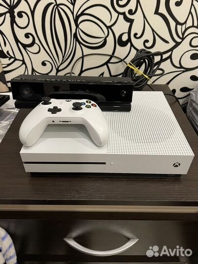 Xbox One s 1tb + Kinect