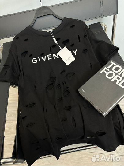 Футболка givenchy