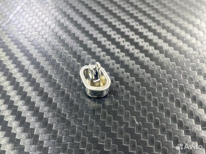 Кнопка подголовника правая / левая Mercedes w 221