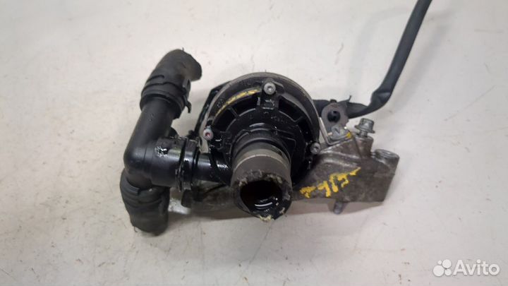 Насос водяной Mercedes E W213, 2018