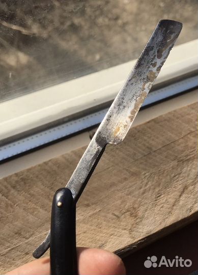 Опасная бритва 54года, Труд Вача