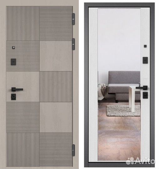 Дверь в квартиру с зеркалом