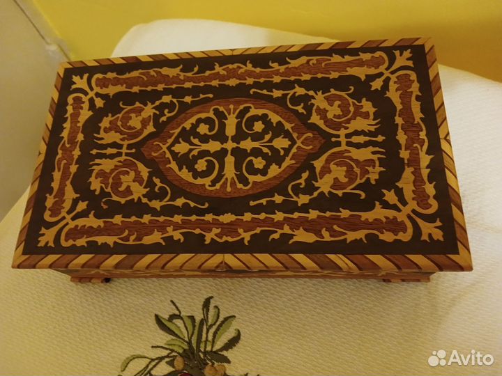 Шкатулка музыкальная. Старинная