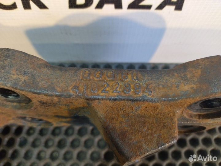 41022894 Кронштейн реактивной тяги