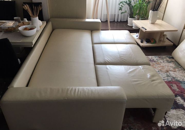 Кожаные диван и 2 кресла