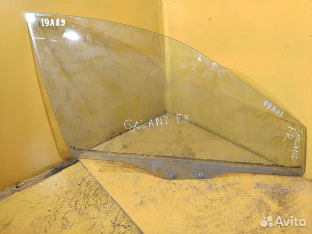 Стекло переднее правое на Mitsubishi Galant 8