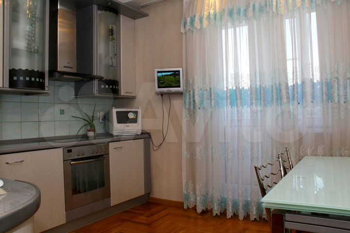 Комната 100 м² в 4-к., 10/22 эт.