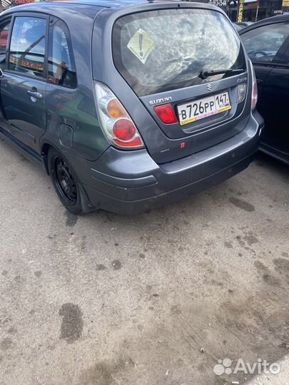 Подлокотник на Suzuki Liana