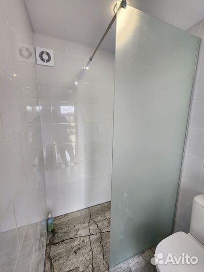 Стеклянная перегородка в ванную