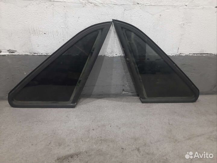 Стекло кузова правое VW Passat B4