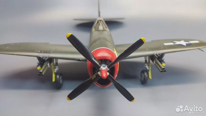 Модель самолета P-47 Thunderbolt 1/48