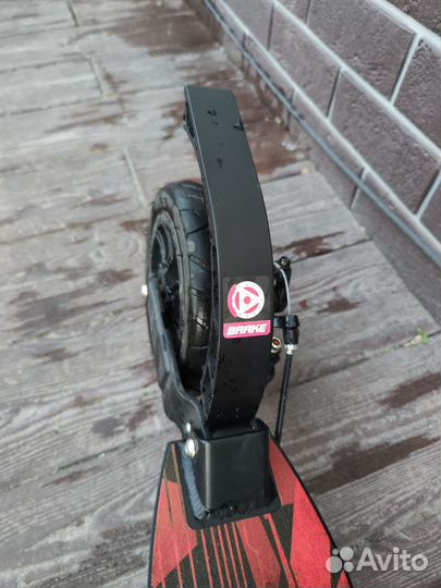 Современный двухколесный самокат rush action