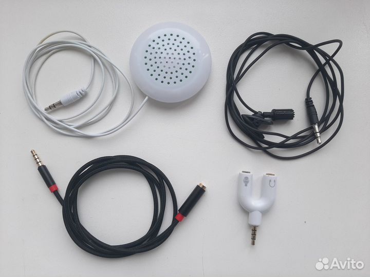 Гарнитура с микрофоном и динамиком для смартфона