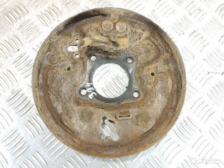 Щит опорный Toyota Corolla e10