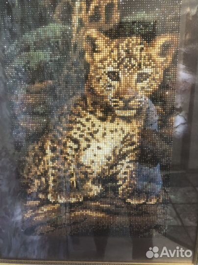 Картина с рамкой из алмазной мозайки