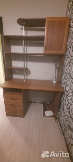 Письменный стол (компьютерный) с надстройкой