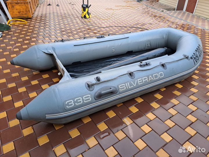 Продаю лодку Silverado 33s