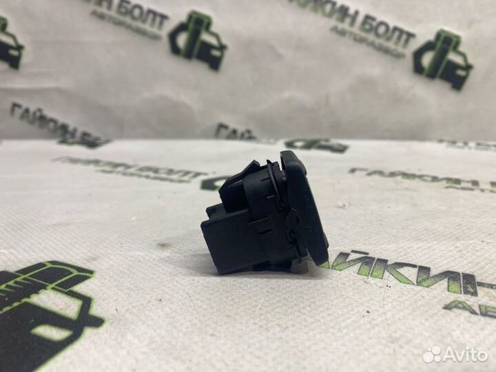 Кнопка стеклоподъемника Ford Focus хэтчбек 5дв 1.6