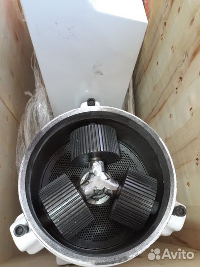 Промышленный мини-пресс-гранулятор в наличии