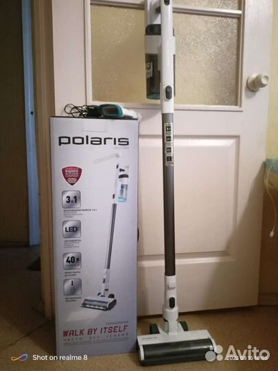 Пылесос вертикальный polaris