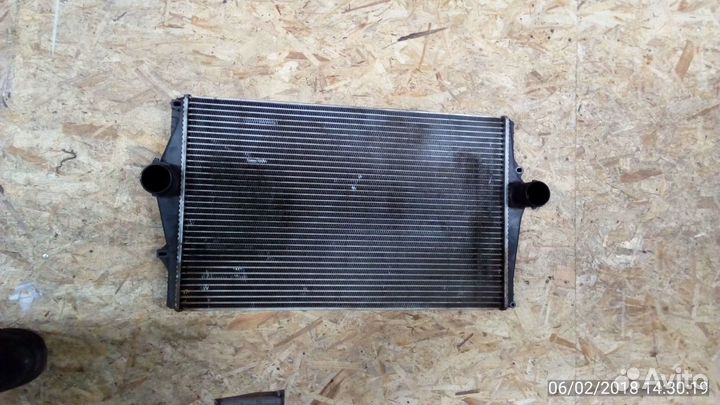 Вольво S60 XC70 интеркулер радиатор