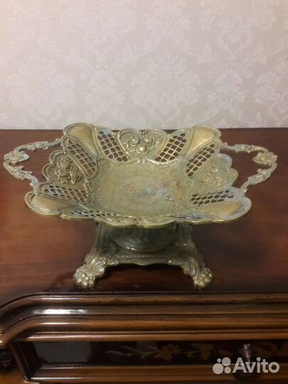 Бронзовая старинная ваза