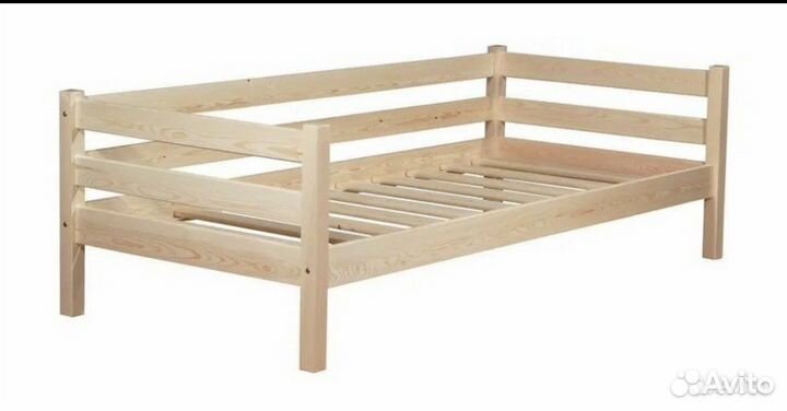 Детская классическая кровать из массива дерева