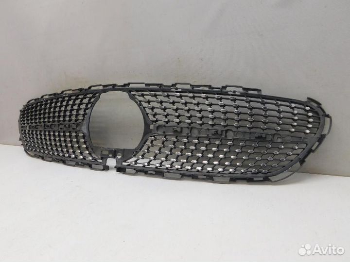 Решетка радиатора Mercedes-Benz E-Class