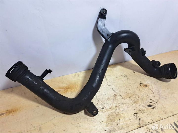 Патрубок интеркулера VW Passat (B6) 2005-2010