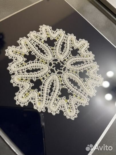 Снежинка ручной работы со стразами картина